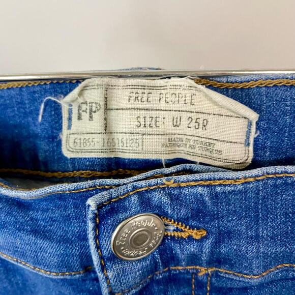 Free People Women's Distressed Ankle High Rise Jeans Medium Blue Wash 25R EUC - Picture 4 of 8